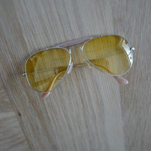 Yellow Aviator Ray-Ban